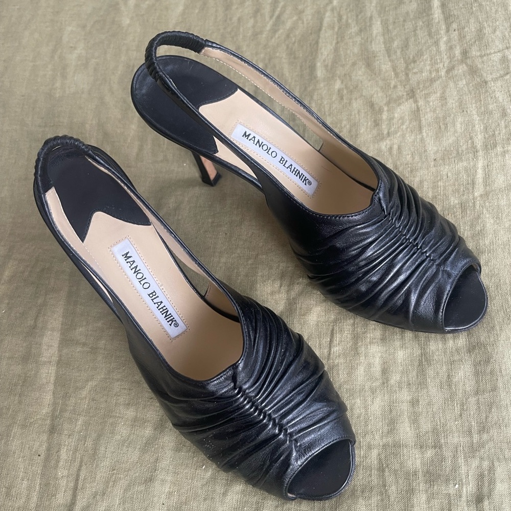 Manolo Blahnik Leather Slingback Pumps size 8